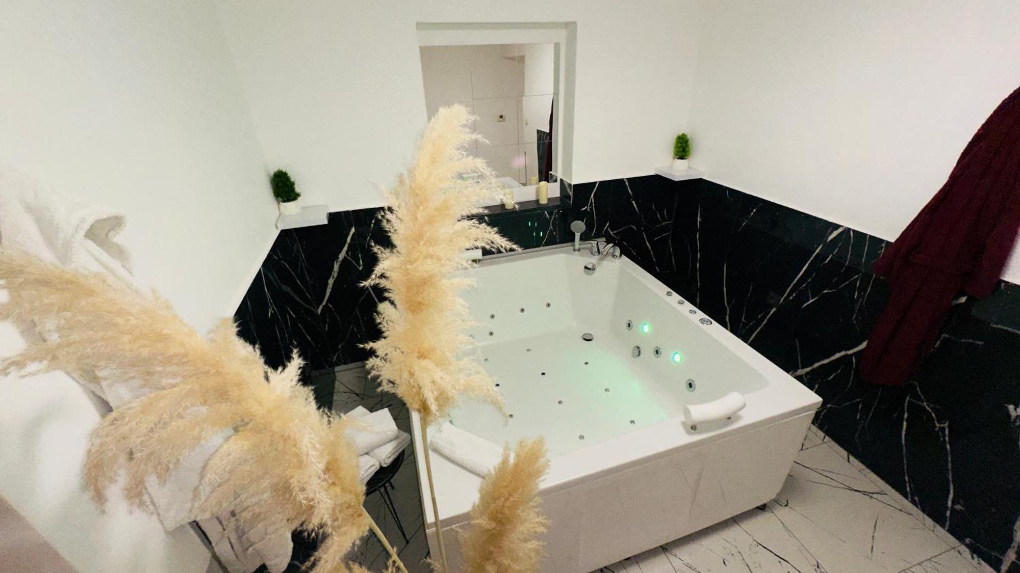 Hedonist Spa Jacuzzi Sarajevo Free Parking Ngoại thất bức ảnh